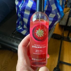 The Body Shop STRAWBERRY Body Mist ❤️💋❤️💋